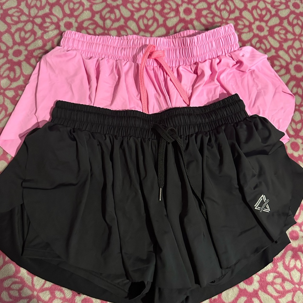 Cute flow Amazon shorts!! Pink and black!
